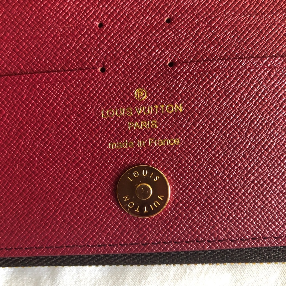 Gorgeous leather dupe wallet